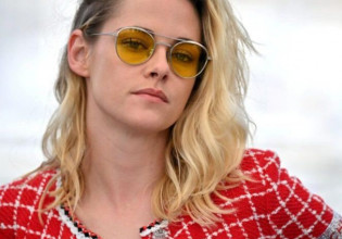 Κρίστεν Στιούαρτ: Φωτογραφίζεται χωρίς εσώρουχο – Έδειξε ολόγυμνο το στήθος της