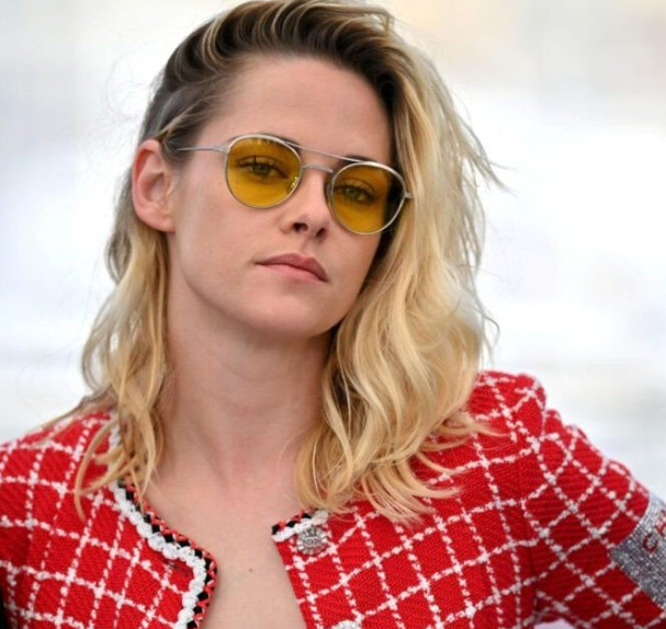 Κρίστεν Στιούαρτ: Φωτογραφίζεται χωρίς εσώρουχο – Έδειξε ολόγυμνο το στήθος της