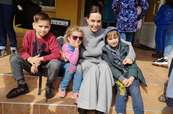 Αντζελίνα Τζολί: Συγκλονίζει η ανάρτησή της για τα παιδιά στην Ουκρανία
