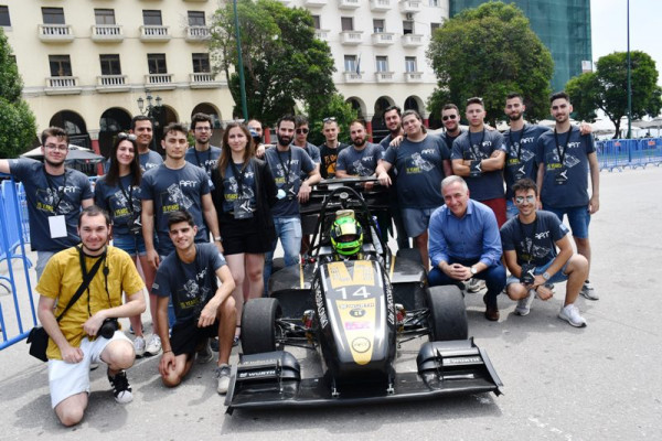 Το ελληνικό μονοθέσιο και ο υπουργός