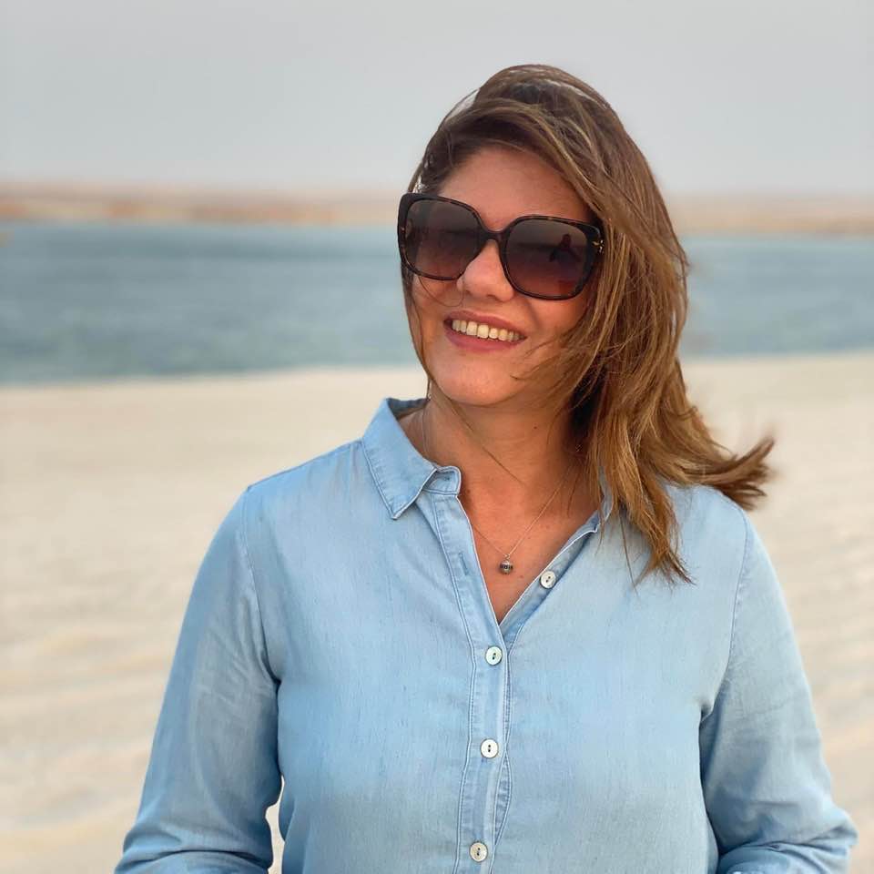 Σιρίν Αμπού Άκλεχ: Ποια ήταν η σπουδαία δημοσιογράφος που έπεσε νεκρή από ισραηλινά πυρά