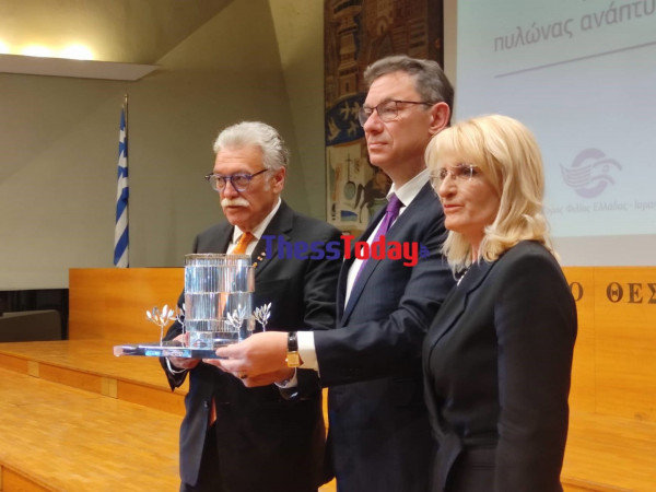 Θεσσαλονίκη: «Ντου» ανεμβολίαστων υγειονομικών στη βράβευση του Αλμπερτ Μπουρλά