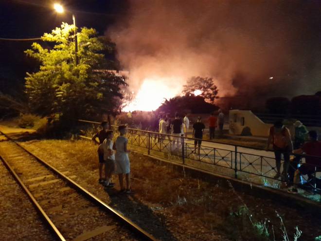 Πάτρα: Φωτιά κοντά στο γήπεδο της Παναχαϊκής – Ανάστατοι οι κάτοικοι