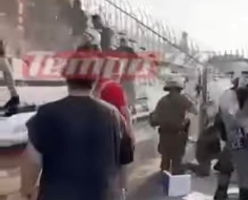 Άγριο ξύλο ανάμεσα σε οπαδούς της Παναχαϊκής και τα ΜΑΤ