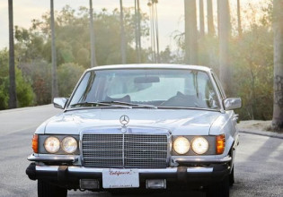 Έντυσε πανάκριβο vintage αυτοκίνητο με… κιλίμια από την Περσία – Απίστευτες εικόνες