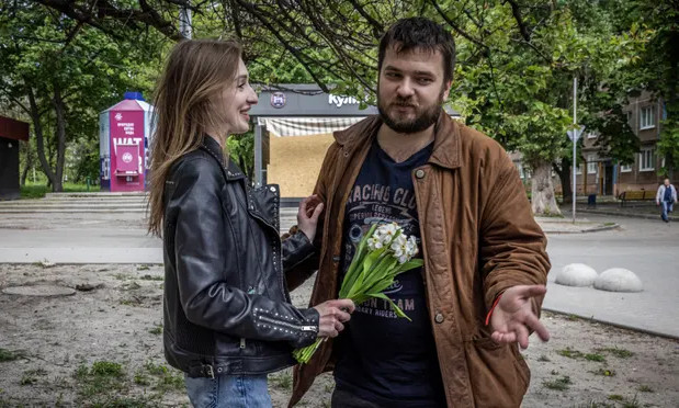 Ουκρανία: Οδήγησε 3.700 χιλιόμετρα για να βρει την αρραβωνιαστικιά του που βρισκόταν 10 χιλιόμετρα μακριά
