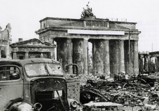 Γερμανία: 8η Μαΐου 1945 – Ημέρα ήττας ή απελευθέρωσης;