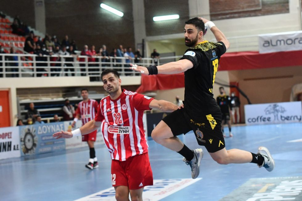 LIVE: Ολυμπιακός – ΑΕΚ 25-23 (τελικό)