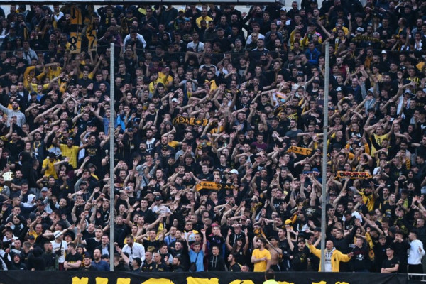 Χαμός στην ΑΕΚ: Στα Σπάτα οι οπαδοί