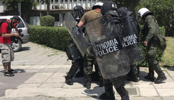 Ο νέος είναι ωραίος