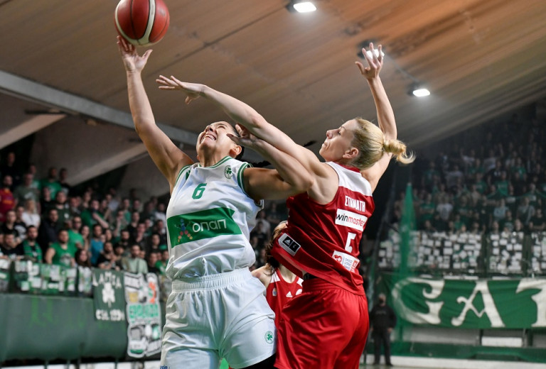 Πέταγαν αντικείμενα τον πάγκο του Ολυμπιακού στη Λεωφόρο