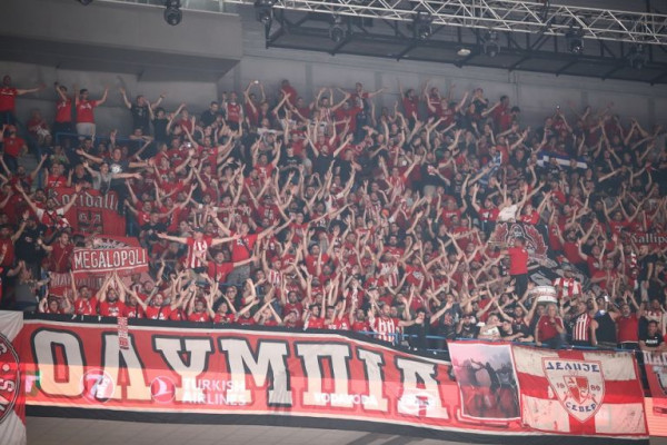 Η Stark Arena έγινε… ΣΕΦ από τους χιλιάδες οπαδούς του Ολυμπιακού