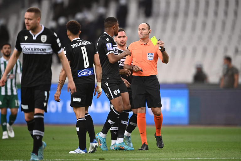 Όλοι μαζί παρακαλούσαν τον Λαόθ για να ξαναρχίσει το ματς- «Άλλη μια και το διέκοψα, οριστικά»