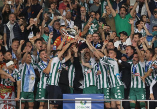 Η απονομή του Κυπέλλου στον Παναθηναϊκό (vid & pics)