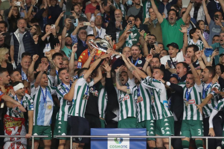 Η απονομή του Κυπέλλου στον Παναθηναϊκό (vid & pics)