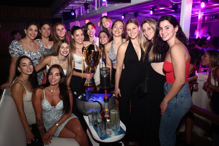 Πόλο γυναικών: Το… γλέντησαν με την ψυχή τους τα «χρυσά» κορίτσια του Ολυμπιακού