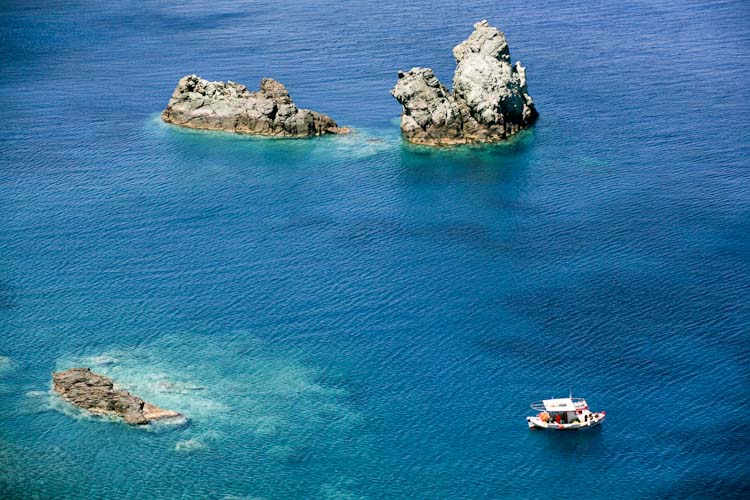 Ανάφη: Το μικρό αιγαιοπελαγίτικο νησί με τις τιρκουάζ παραλίες