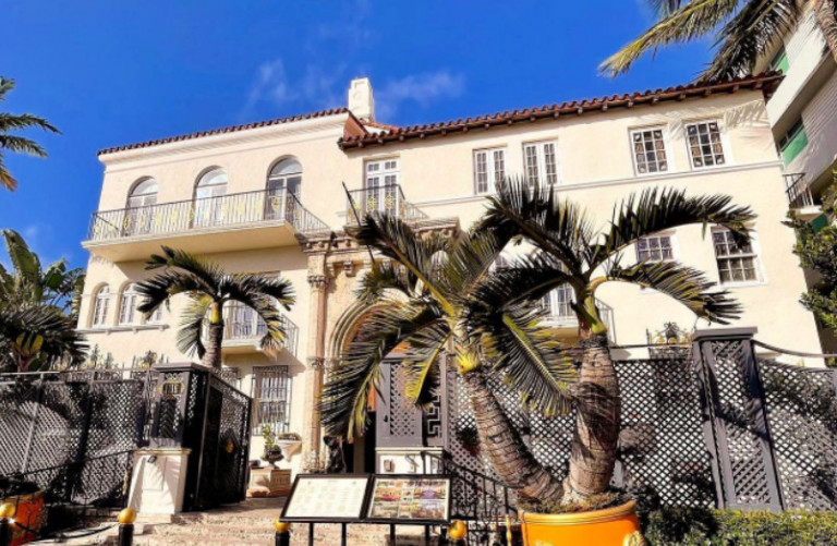 HΠΑ: Προς πώληση η πολυτελής βίλα του Τζιάνι Βερσάτσε