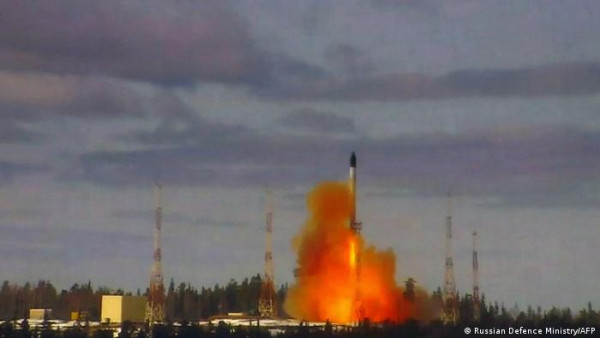 DW: Πώς τα ρωσικά πυρηνικά μπορούν να πλήξουν το Βερολίνο σε μόλις 106 δευτερόλεπτα