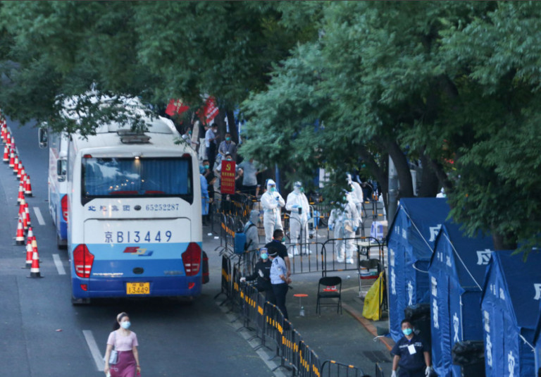 Κοροναϊός: Πρωτοφανείς εντολές στους κατοίκους του Πεκίνου – Τους ζητούν να παρακολουθεί ο ένας τον άλλον