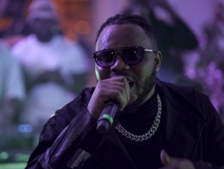 Φράνσις Αντετοκούνμπο: Αυτός είναι ο άγνωστος αδερφός του Γιάννη – Γιατί έμεινε πίσω στη Νιγηρία