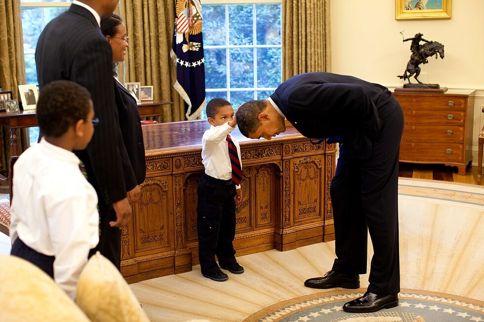 Μπάρακ Ομπάμα: Η συγκινητική συνάντηση με το αγόρι που του είχε χαϊδέψει το κεφάλι