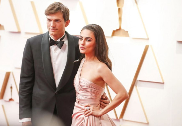 Οι 10 celebrities που ερωτεύτηκαν τους θαυμαστές τους