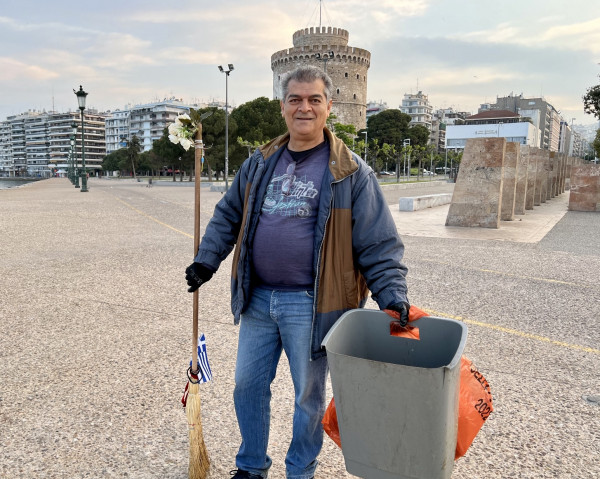 Θεσσαλονίκη: Καθαρίζοντας μετά …μουσικής επί 32 χρόνια την πόλη