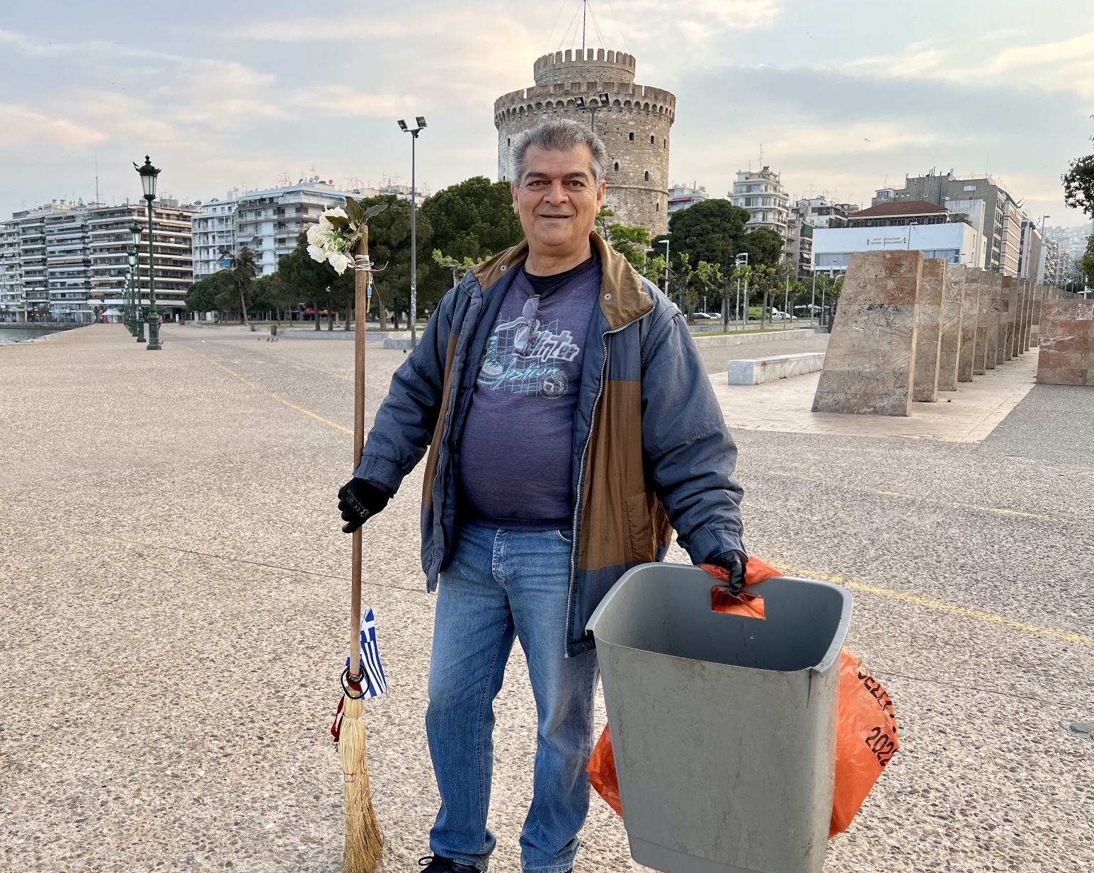 Θεσσαλονίκη: Καθαρίζοντας μετά ...μουσικής επί 32 χρόνια την πόλη