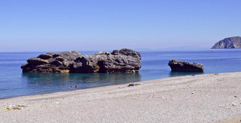 Που πάμε για ελεύθερο κάμπινγκ στην Εύβοια – Έχει… κάτι παραλίες!