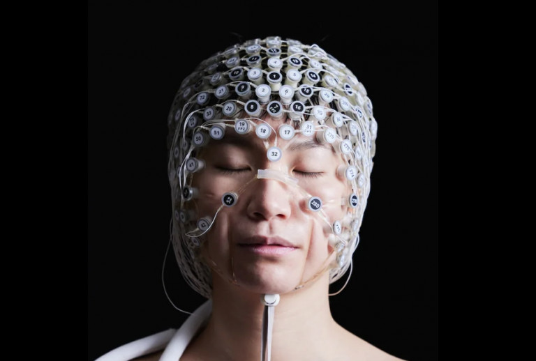 Σκουφί με ηλεκτρόδια υπόσχεται να σας στείλει σε βαθύ ύπνο