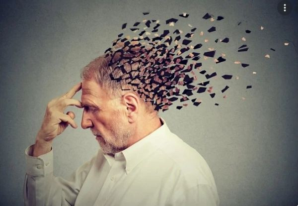 Απώλεια μνήμης: Εγκεφαλονωτιαίο υγρό από νεαρά πειραματόζωα ξανάνιωσε τον εγκέφαλο και τη μνήμη γερασμένων ζώων