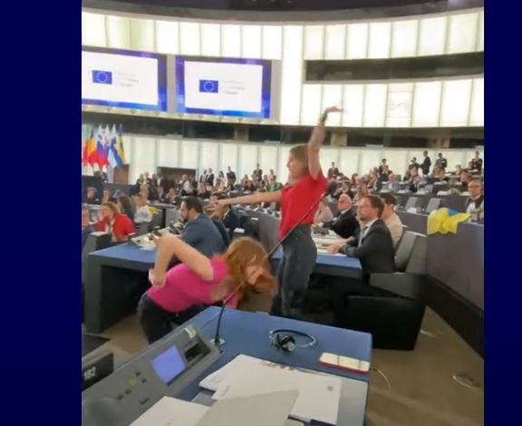 Στρασβούργο: Έστησαν χορό στο Ευρωκοινοβούλιο