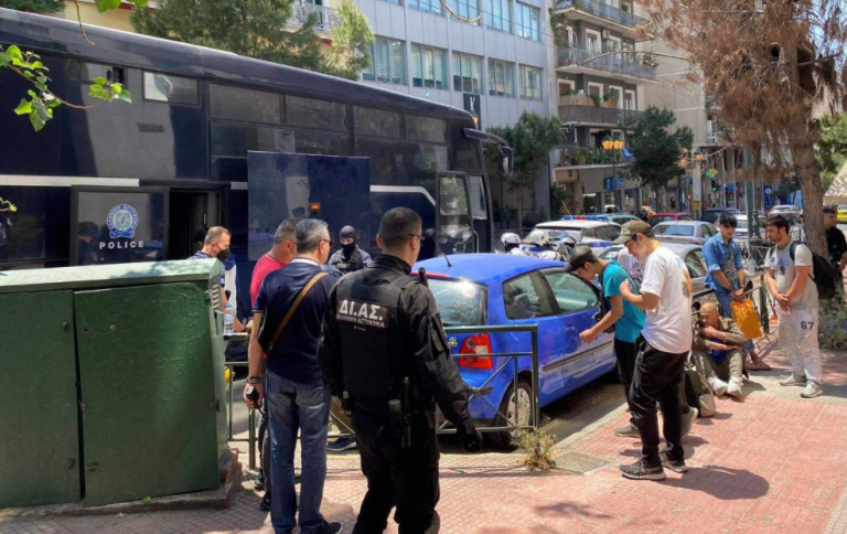 Αθήνα: Επιχείρηση «σκούπα» της ΕΛ.ΑΣ στην Αγίου Κωνσταντίνου