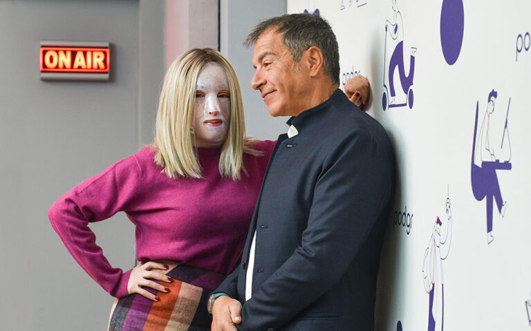 Το χαμόγελο της Ιωάννας και η υποκρισία