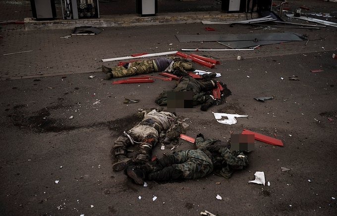 Πόλεμος στην Ουκρανία: Σοκαριστικές εικόνες με νεκρούς στρατιώτες – Σχημάτισαν το «Ζ» με τις σορούς τους