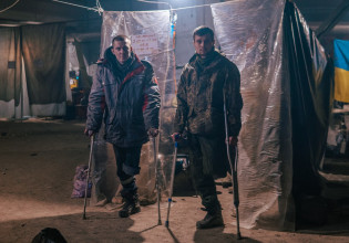 Πόλεμος στην Ουκρανία: Φωτογραφία μαχητών με κομμένα άκρα έδωσε στη δημοσιότητα το τάγμα Αζοφ