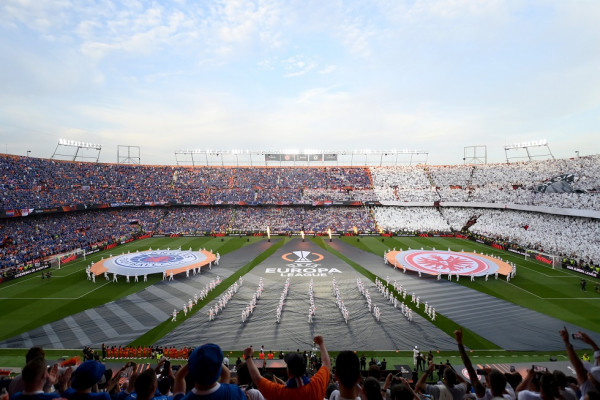 Άιντραχτ – Ρέιντζερς: Φανταστική ατμόσφαιρα στο «Σάντσεθ Πιθχουάν» [Βίντεο]