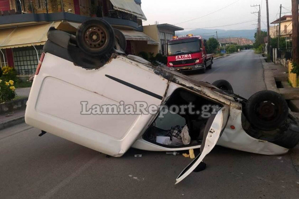 Λαμία: Αυτοκίνητο τούμπαρε στο δρόμο