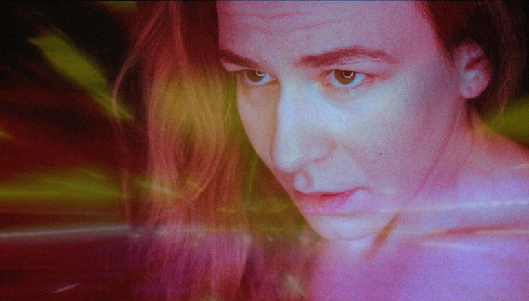 Μάκιναλ: Όταν η ανάγκη για ελευθερία οδηγεί μια σύζυγο στο έγκλημα