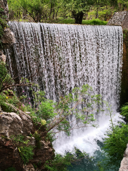 Τρίκαλα: Ο καταρράκτης της Παλαιοκαρυάς – Μια μοναδική διαδρομή χαλάρωσης και ηρεμίας