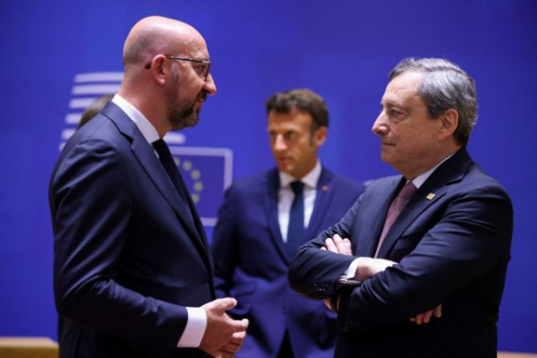 ΕΕ: Απόλυτη επιτυχία η συμφωνία για τις κυρώσεις, είπε ο Ντράγκι