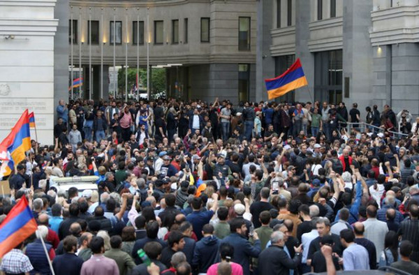 Αρμενία: Διαδηλωτές απέκλεισαν την πρόσβαση σε κυβερνητικά κτίρια