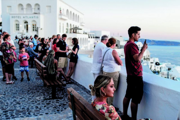 Κοινωνικός Τουρισμός: Τι αλλάζει και για ποιους σε σχέση με πέρυσι – Πού αποσκοπούν τα έξτρα μπόνους