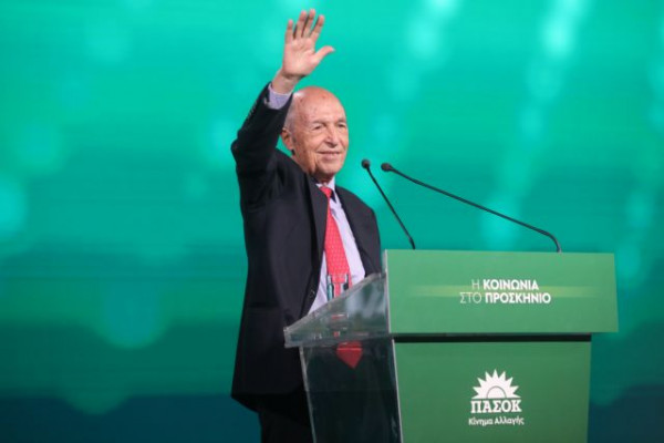 Συνέδριο ΠΑΣΟΚ: Η κοινωνική αλλαγή είναι δυνατή, είπε ο Κώστας Σημίτης