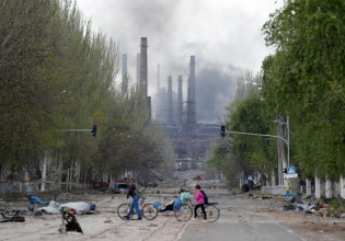 Ουκρανία: Περισσότεροι από 200 άμαχοι παραμένουν εγκλωβισμένοι στο Αζοφστάλ – Οι φόβοι για ολοκληρωτικό πόλεμο