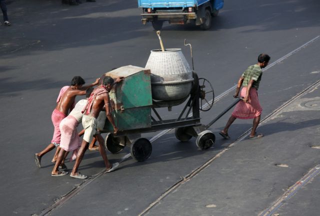 Ινδία: Τουλάχιστον 25 άνθρωποι έχουν χάσει τη ζωή τους στη χώρα λόγω του καύσωνα