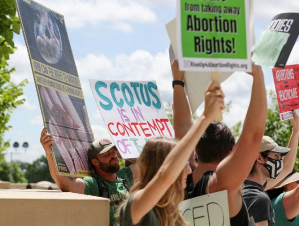 Αμβλώσεις: Σεισμός στις ΗΠΑ από τις διαδηλώσεις