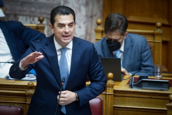 Βουλή: Αντιδράσεις για την οικονομική ενίσχυση για το ρεύμα – Αντιπαράθεση Σκρέκα-Κατρίνη