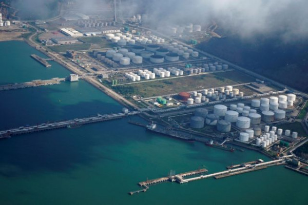 Κίνα: Συζητεί με Ρωσία για να αυξήσει τα στρατηγικά της αποθέματα σε πετρέλαιο